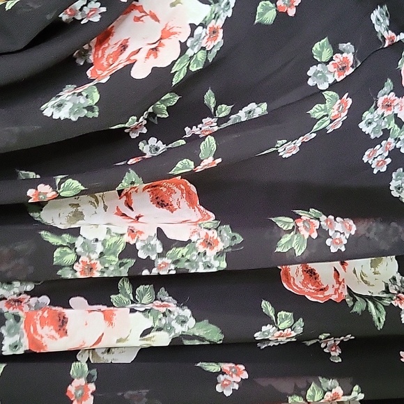 Torrid black floral cold shoulder Chiffon maxi dress worn 1 time.  Size 0 - Picture 6 of 9